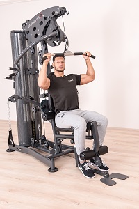 Les tractions latissimus vous permettent d’entraîner efficacement les muscles du dos et des épaules